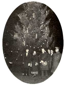 1924 Tree Lighting photo